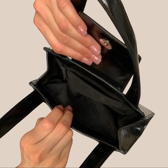 🖤🤍 Vintage Guess Leather Black Mini Purse 🤍🖤 - Picture 3 of 4